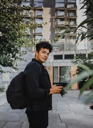 背包旅行男人图片