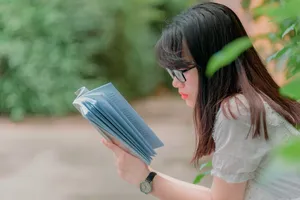 森系文艺女生图片_1