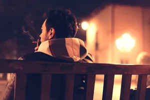 男生抽烟伤感图片_1