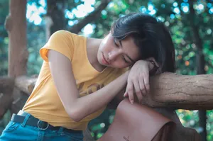 亚洲少女户外写真图片_1