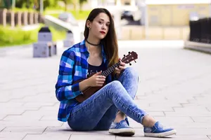 街拍休闲风美女艺术照