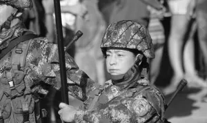 迷彩服女士兵图片