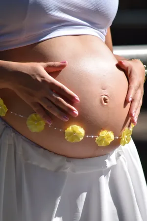孕妈妈大肚子写真照_1
