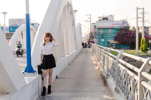 清纯女生户外写真图片_1