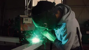 电焊工焊接工作图片_1