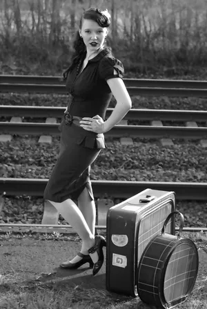 日本美女铁路黑白写真_1