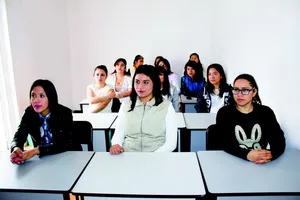 上课的学生图片_1