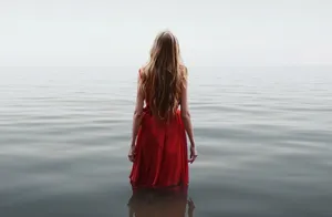出水美女背影唯美意境图片_1