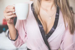 睡衣美女局部特写图片_1