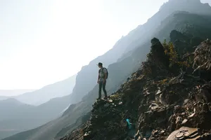 高山旅行者图片_1