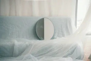 铺着白纱的沙发图片第1张