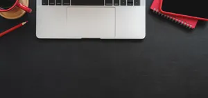 黑色的办公桌面素材图片