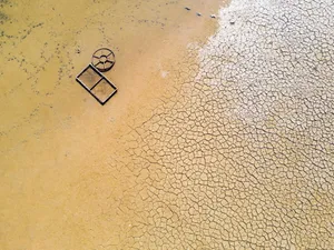 非主流黄色沙滩风景图片_1