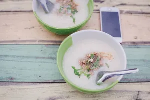 白米粥高清图片