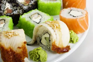 三文鱼寿司美食图片