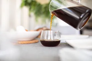 倒一杯红茶图片_1