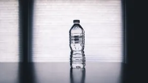 塑料瓶装矿泉水图片_1