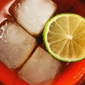柠檬饮料加冰块图片_1