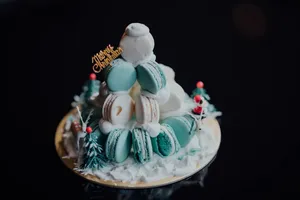 马卡龙装饰蛋糕图片_1