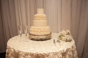 婚礼多层奶油蛋糕图片第1张