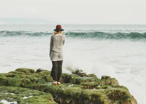 海边美女背影图片_1