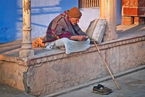 街拍印度老人图片_1