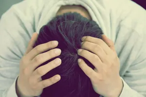 双手抱头图片第1张