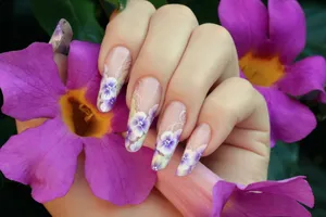 法式花卉美甲图片_1