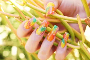 彩虹美甲图片_1