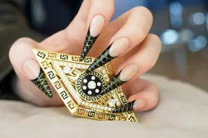 简单大方美甲图片_1