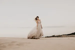 海滩美女写真图片