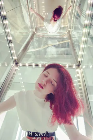 气质长发美女写真图片第1张
