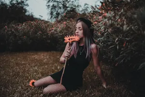 渔网袜美女写真图片