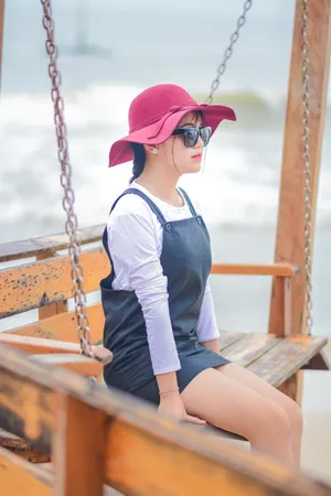 秋千清纯美女写真图片第1张