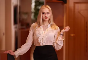 制服美女模特图片