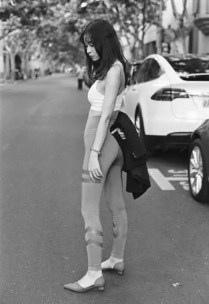黑白美女模特图片第1张
