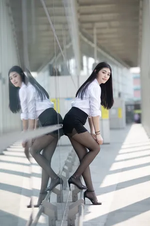 日本美女艺术袜图片
