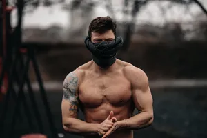 肌肉男艺术照第1张