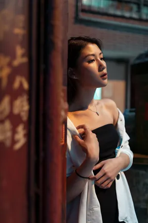 日本美女GOGO艺术写真