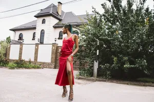 西西大美女照第1张