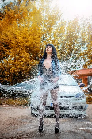 性感车模美女艺术图片