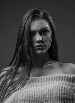 艺术照风格黑白美女图片