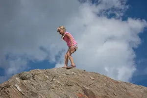 登山女童艺术照图片_1
