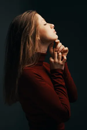 长发侧颜美女图片