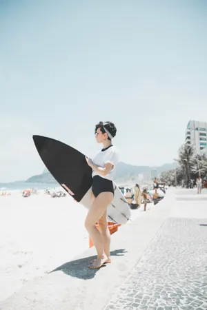 西西大艺术泳装美女图片_1