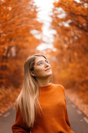秋季街拍美女图片_1