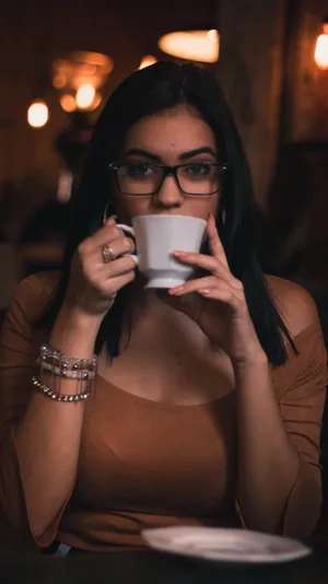 喝下午茶美女图片_1