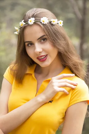 欧美花环美女图片_1