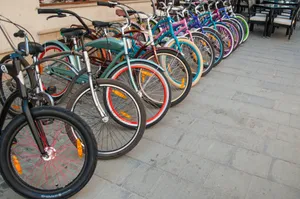 停放在路边的共享单车图片第张