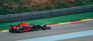 疾驰的赛车图片第张